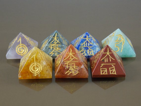 Healing Crystals - Seven Chakra Reiki Pyramid Set | USA & UK