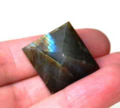 Labradorite Pyramid Per Kg